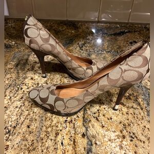 Coach heels brown and tan sz 8
